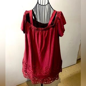 Women’s lace bottom tunic, size 14/16.